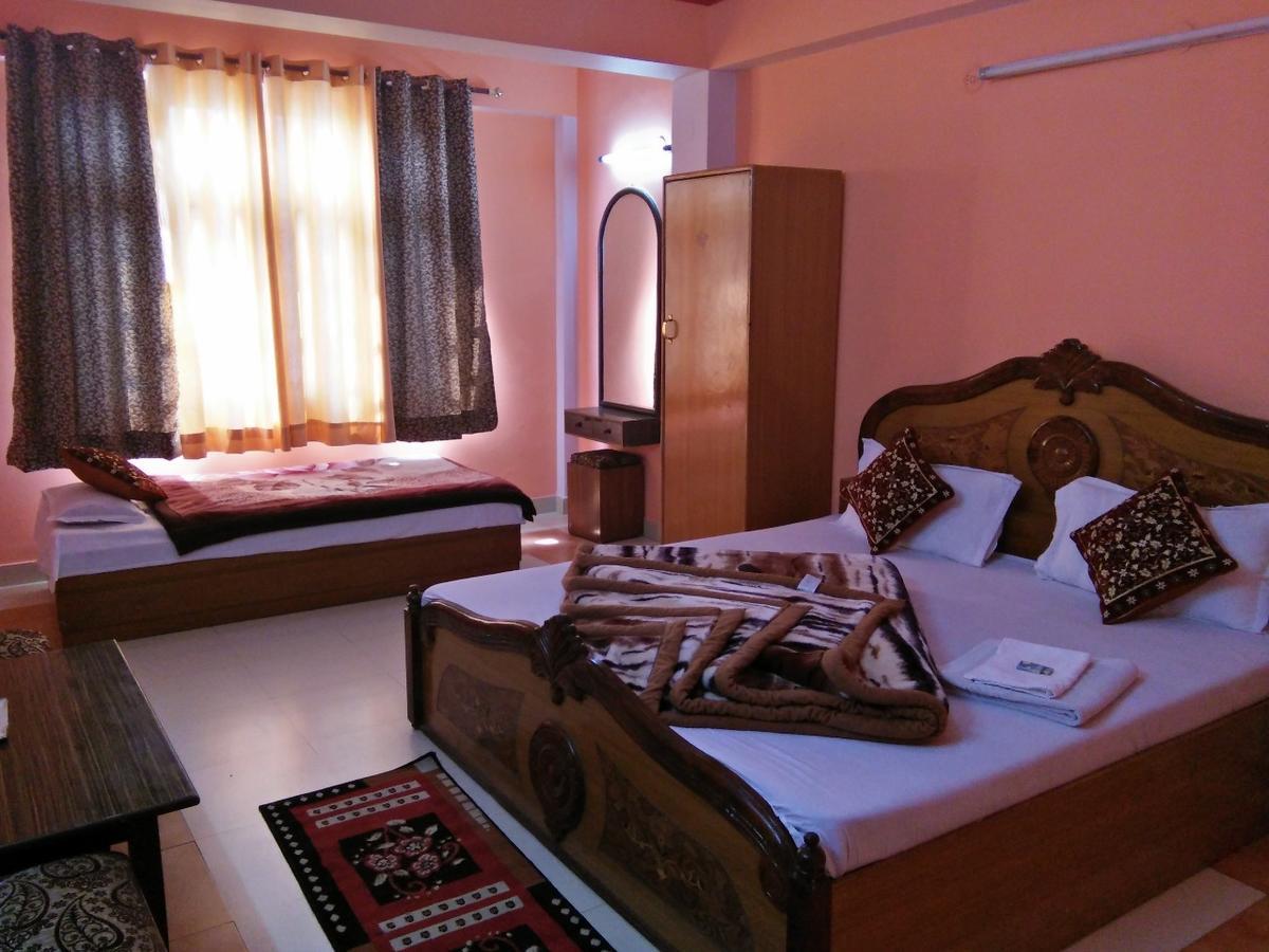 Hotel Rock Stone Масурі Екстер'єр фото
