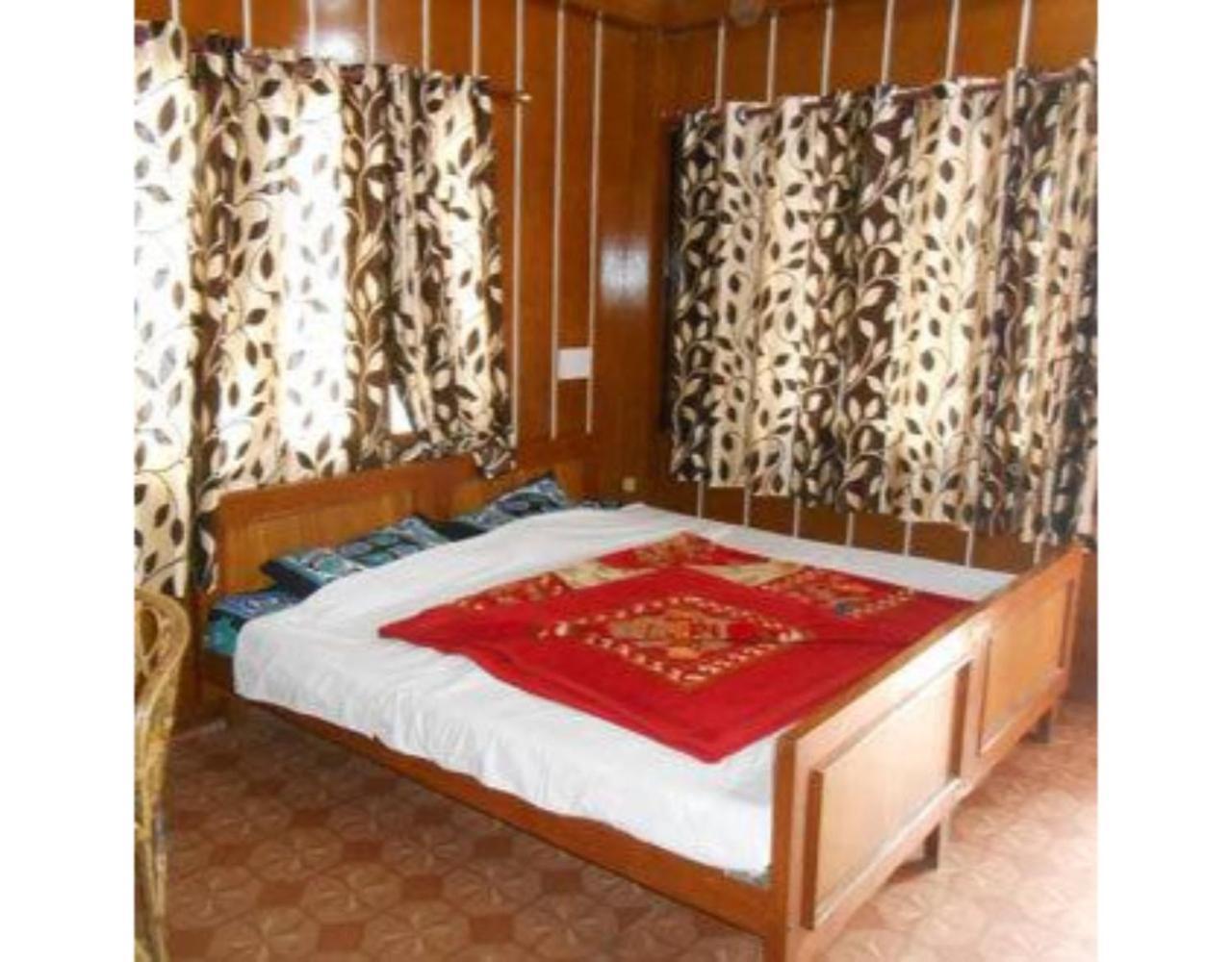 Hotel Rock Stone Масурі Екстер'єр фото