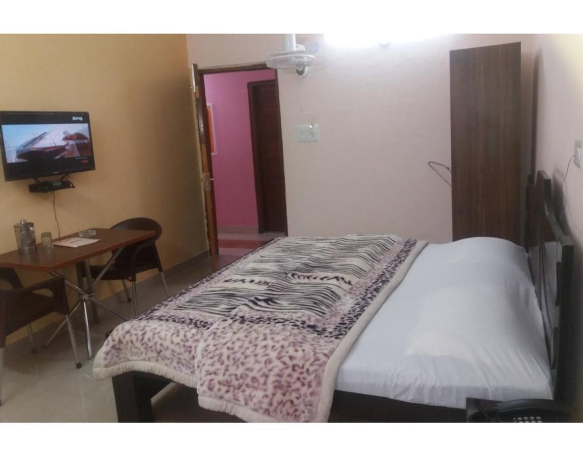 Hotel Rock Stone Масурі Екстер'єр фото